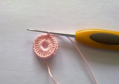 Knitting a white hat for summer!
