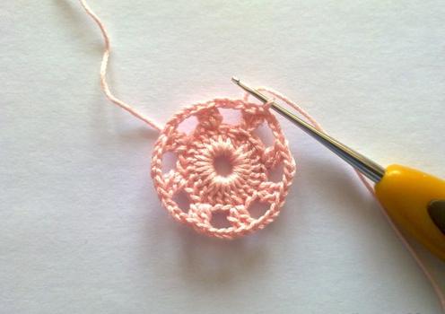 Knitting a white hat for summer!