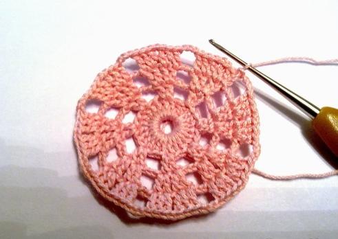 Knitting a white hat for summer!