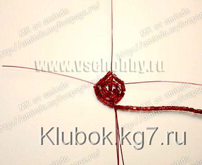 добавляем бисеринку на среднюю ось после первого круга добавляем бисеринку на среднюю ось после первого круга