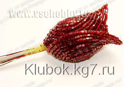 лепестки розы из бисера второго круга примотаны к стеблю нитками лепестки розы из бисера второго круга примотаны к стеблю нитками