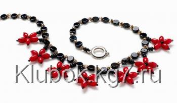 бусы с цветами красно-черное украшение