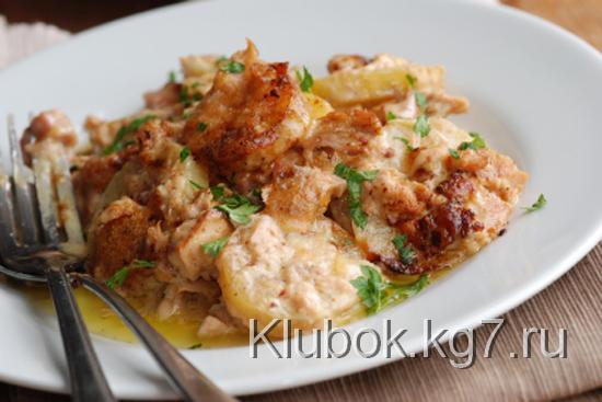 Картофельная запеканка с беконом и луком Картофельная запеканка с беконом и луком