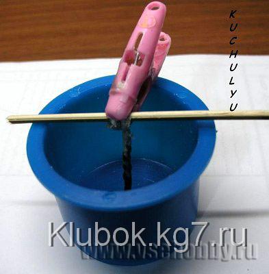 закрепляем фитиль в форме для свечи ручной работы закрепляем фитиль в форме для свечи ручной работы