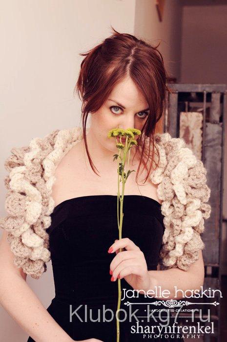 Зубчатый Воротник в крем и белье