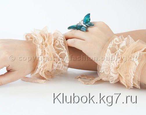 Сделай сам: Strappy сандалии приправлен с кружевами и quillings