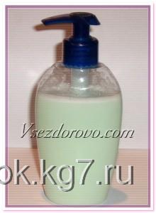 переливаем жидкое мыло в герметичную емкость с дозатором переливаем жидкое мыло в герметичную емкость с дозатором