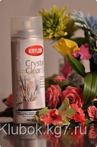 Как и обещала- фотография клея для самодельного фарфора. Основная маркировка клея в верхних уголках фото (D2). Только в этот клей ПВА добавляют пластификаторы, которые так необходимы для холодного фарфора. С использованием левого клея масса получается пластичная, а правого более тугая и крепкая (на фото видна разница). . Фото 6