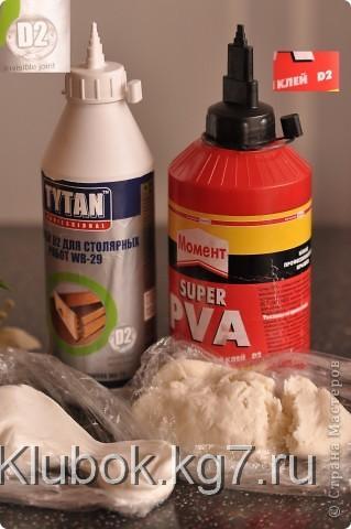 Как и обещала- фотография клея для самодельного фарфора. Основная маркировка клея в верхних уголках фото (D2). Только в этот клей ПВА добавляют пластификаторы, которые так необходимы для холодного фарфора. С использованием левого клея масса получается пластичная, а правого более тугая и крепкая (на фото видна разница). . Фото 1 Как и обещала- фотография клея для самодельного фарфора. Основная маркировка клея в верхних уголках фото (D2). Только в этот клей ПВА добавляют пластификаторы, которые так необходимы для холодного фарфора. С использованием левого клея масса получается пластичная, а правого более тугая и крепкая (на фото видна разница). . Фото 1