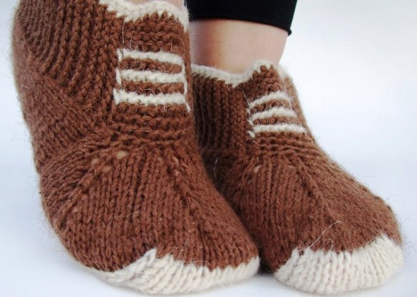 kahverengi-ayakkabД±-gГ¶rГјnГјmlГј-bayan-patik-modeli-589x420 (589x420, 68Kb)