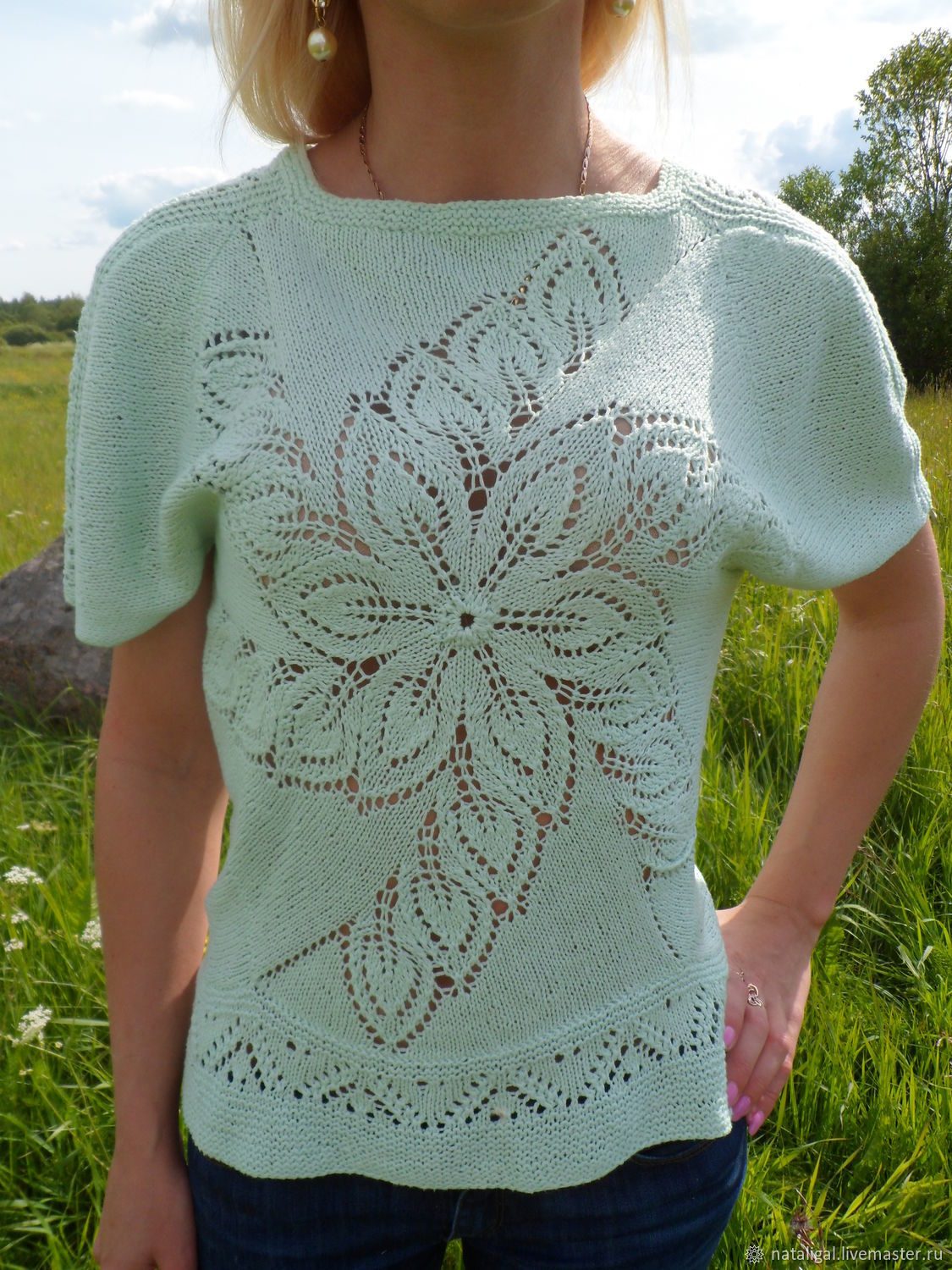 На зображенні може бути: 1 особа та мереживо