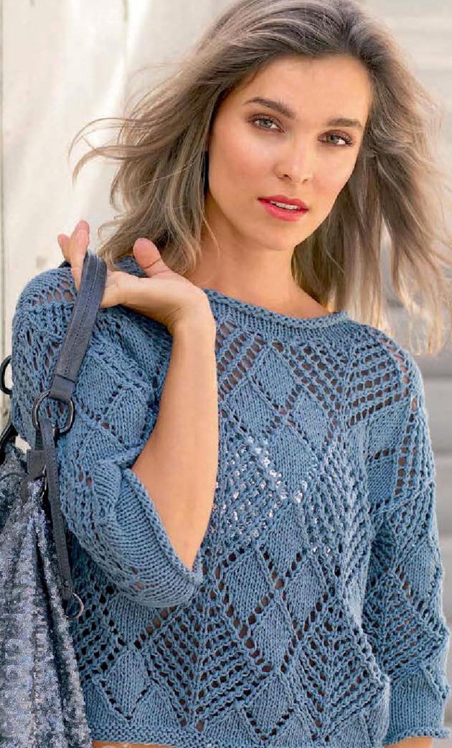 Пуловер из ажурных ромбов, вязаный спицами