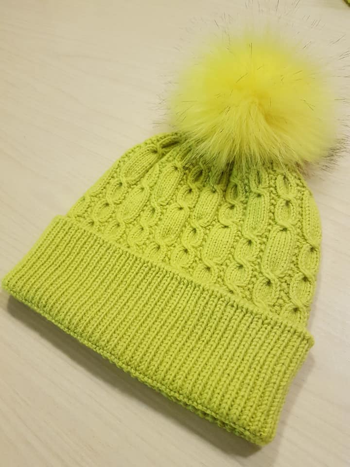 На данном изображении может находиться: шляпа