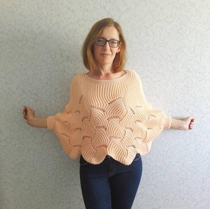 На данном изображении может находиться: 1 человек, стоит и обувь