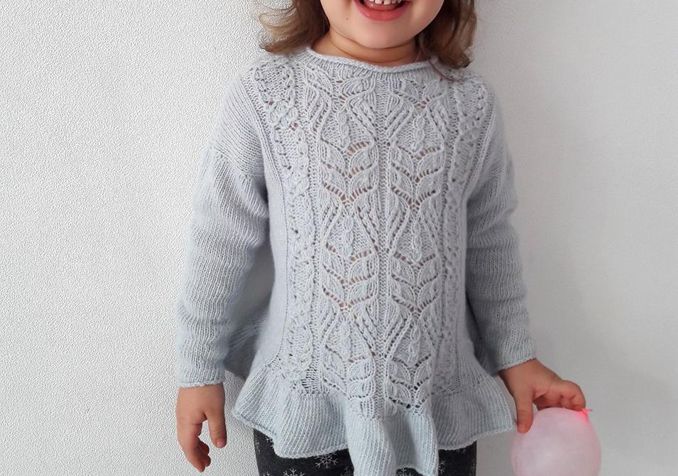 На данном изображении может находиться: 1 человек, улыбается