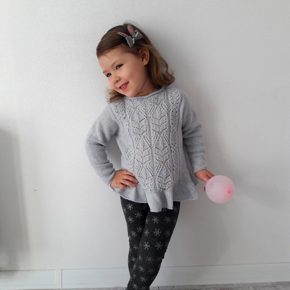 На данном изображении может находиться: 1 человек, улыбается