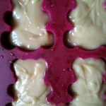 Фото 4. Тесто для мишек Барни уложенное в формочку.