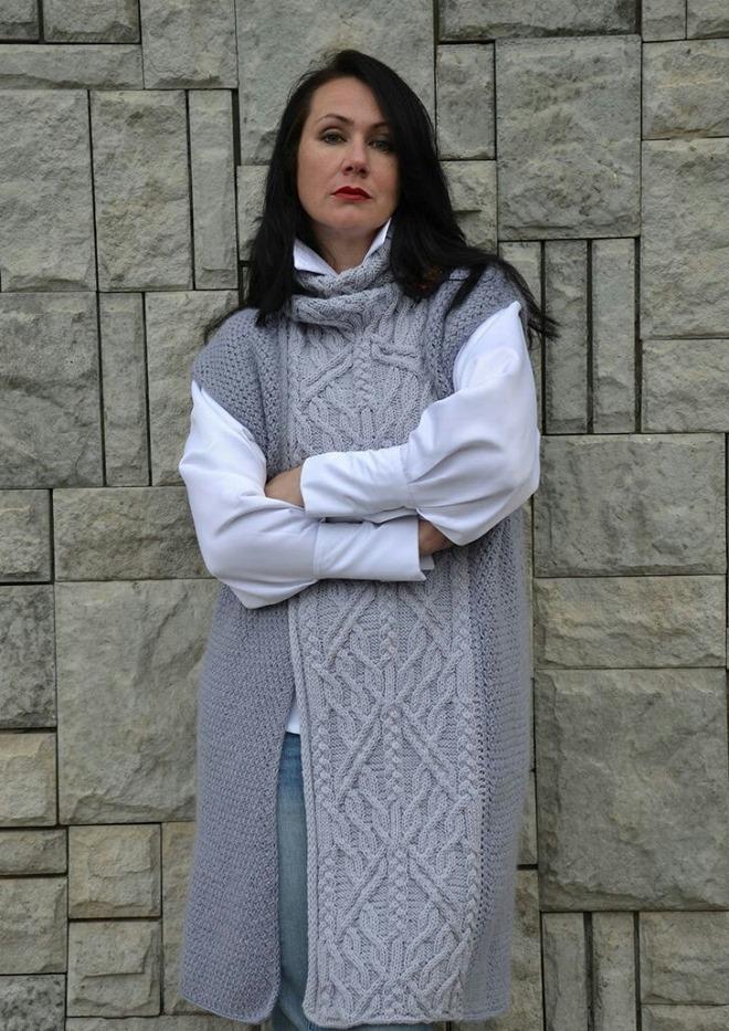 На изображении может находиться: 1 человек, стоит