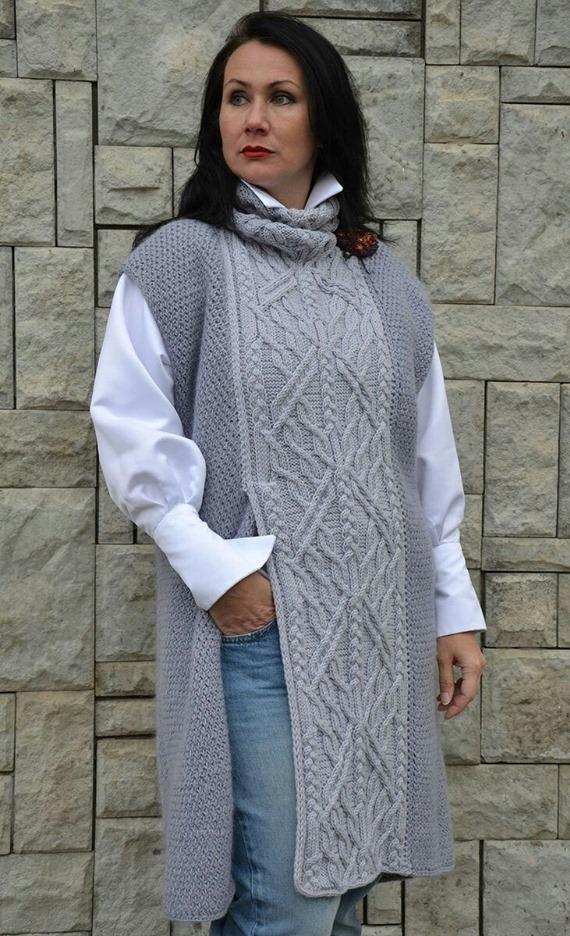 На изображении может находиться: 1 человек, стоит