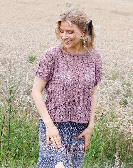 Playful Petals / DROPS 220-24 - Knitted sweater with short sleeves in DROPS Safran. The piece is worked with lace pattern. Sizes S - XXXL.