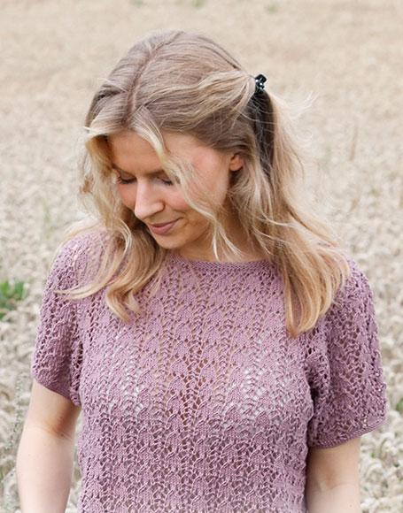 Playful Petals / DROPS 220-24 - Knitted sweater with short sleeves in DROPS Safran. The piece is worked with lace pattern. Sizes S - XXXL.