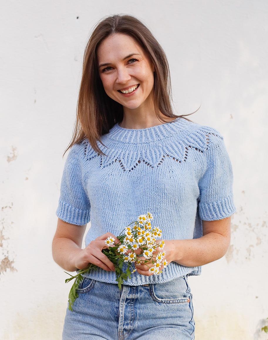 Echo Mountain Top / DROPS 230-19 - Knitted sweater in DROPS Paris. The piece is worked top down, with round yoke, lace pattern and short sleeves. Sizes S - XXXL.