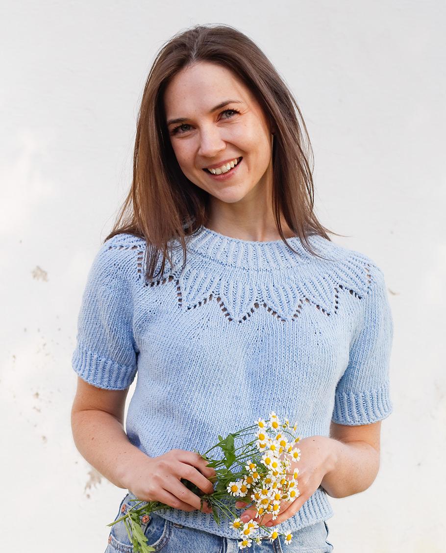 Echo Mountain Top / DROPS 230-19 - Knitted sweater in DROPS Paris. The piece is worked top down, with round yoke, lace pattern and short sleeves. Sizes S - XXXL.