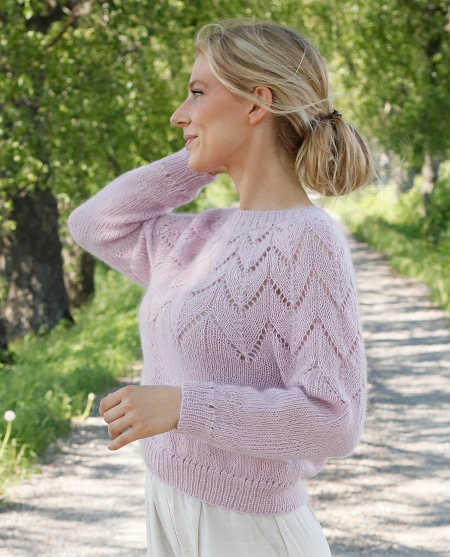 Wishing Well / DROPS 231-9 - Knitted jumper in DROPS Alpaca and DROPS Kid-Silk. The piece is worked top down with round yoke and lace pattern. Sizes S - XXXL.