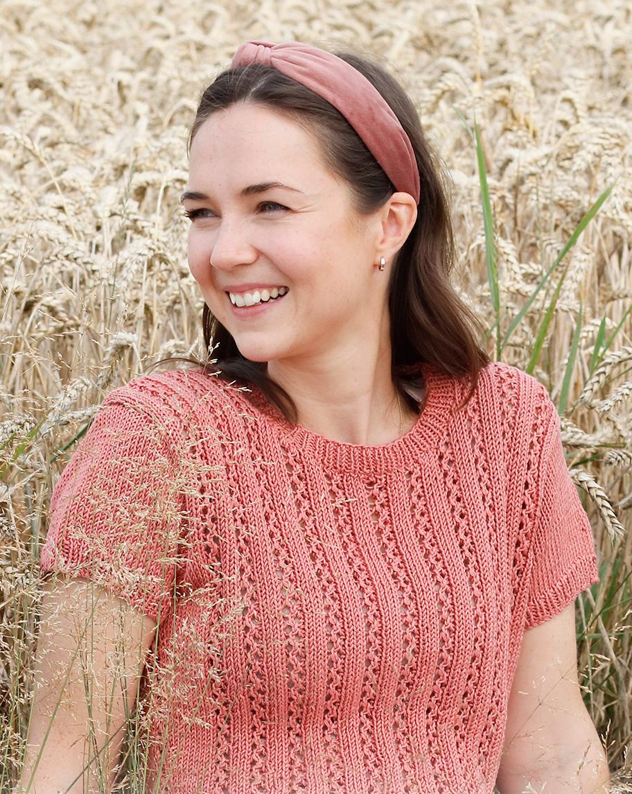 Coral Gables / DROPS 220-27 - Knitted top in DROPS Muskat. The piece is worked with lace pattern and short sleeves. Sizes S - XXXL.