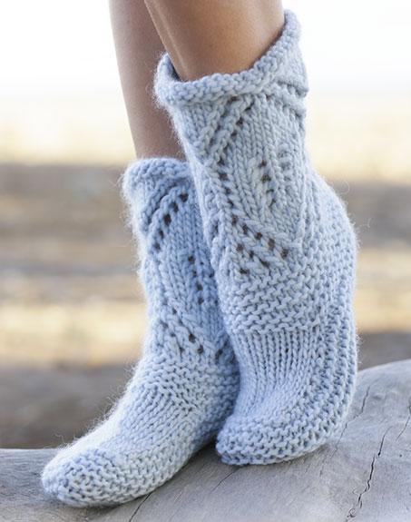 North Shore / DROPS 161-40 - Kapcie DROPS sciegiem francuskim ze sciegiem azurowym, z wlóczki „Snow”. Od 35 do 42.