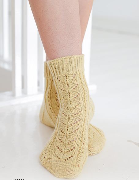 Bright Morning Socks / DROPS 247-20 - Knitted socks in DROPS Nord. Piece is knitted with lace pattern. Size 35-43.