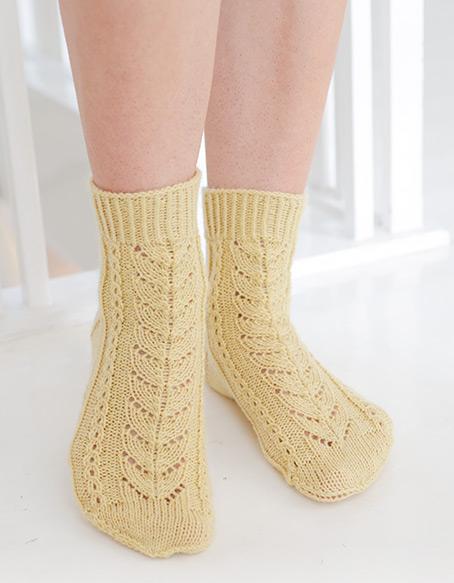 Bright Morning Socks / DROPS 247-20 - Knitted socks in DROPS Nord. Piece is knitted with lace pattern. Size 35-43.
