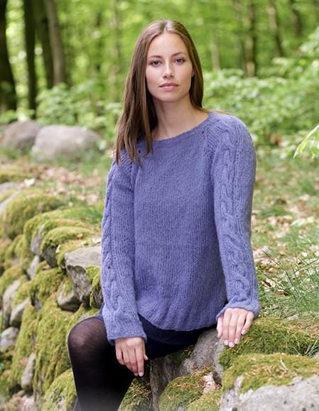 After the Rain / DROPS 181-19 - Sweter z reglanem, z pęknięciami na bokach i warkoczami na rękawach, przerabiany od góry do dołu. Od S do XXXL
Z włóczki DROPS Brushed Alpaca Silk.