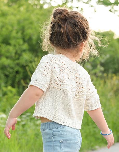 Marshmallow Morning Cardigan / DROPS Children 49-2 - Knitted, short jacket for children in DROPS Safran or DROPS BabyMerino. Piece is knitted top down with round yoke, I-cord, wave pattern and short sleeves. Size 2 - 12 years
