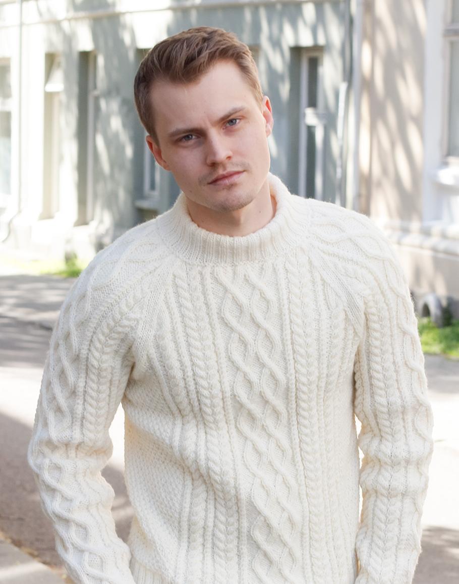 Ice Island / DROPS 224-10 - Knitted jumper for men in DROPS Karisma. The piece is worked with raglan, cables and double neck. Sizes S - XXXL.