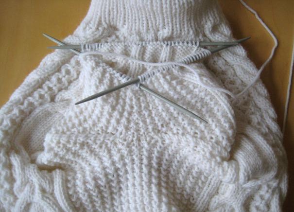 Я влюбилась этот белоснежный пуловер с мехом. Вязать сложно, удержаться не возможно