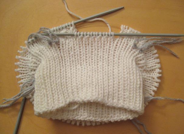 Я влюбилась этот белоснежный пуловер с мехом. Вязать сложно, удержаться не возможно