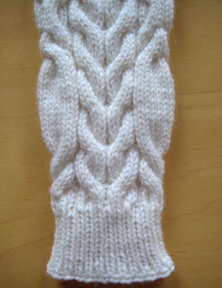 Я влюбилась этот белоснежный пуловер с мехом. Вязать сложно, удержаться не возможно