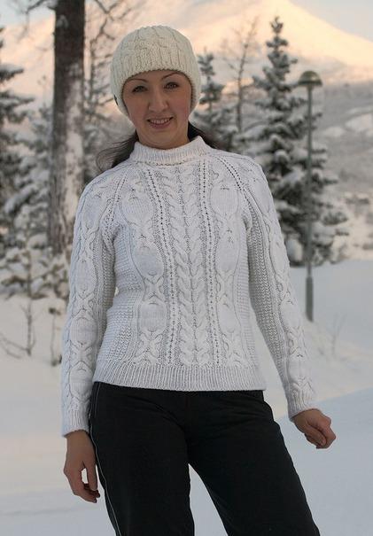 Я влюбилась этот белоснежный пуловер с мехом. Вязать сложно, удержаться не возможно