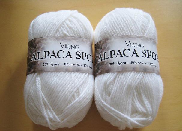 Я влюбилась этот белоснежный пуловер с мехом. Вязать сложно, удержаться не возможно