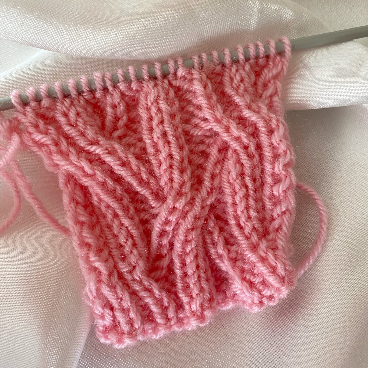 Один раппорт узора - центральные 14 петель образца