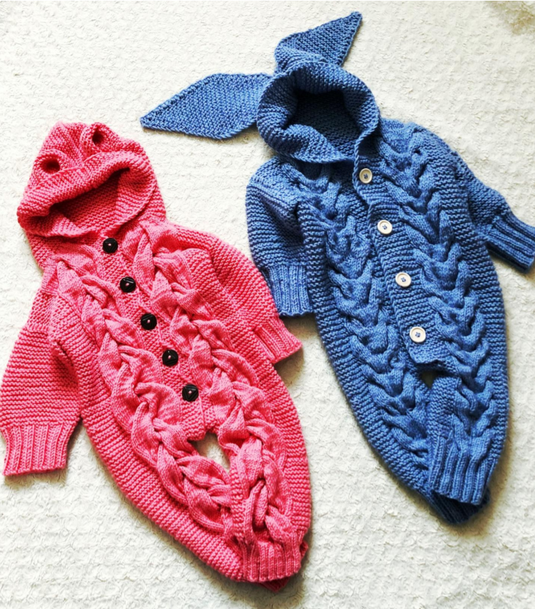 2 triruki 2023 09 2525 УЗОР КОСЫ Описание детского комбинезона с косами Все расчеты даны через дробь для размеров 0-3 мес /3-6 мес /6-9 мес / 9-12 мес Для вязания детского комбинезона Вам понадобится: 1.-3