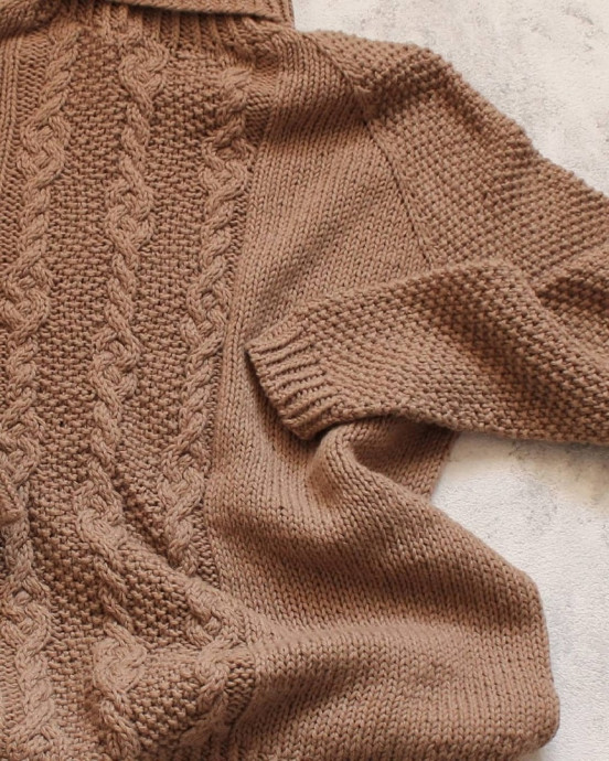 Коричневый свитер спицами Коричневый свитер спицами