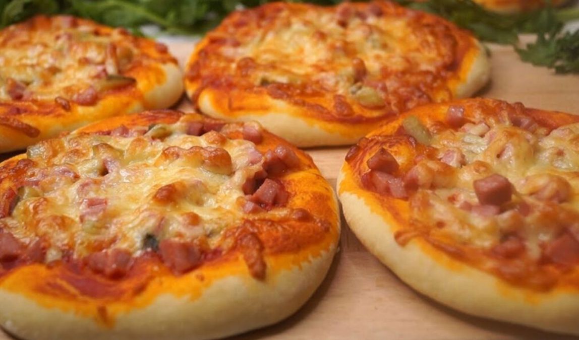 Рецепт мини-пиццы - как приготовить маленькую пиццу из школы - Новости Вкусно