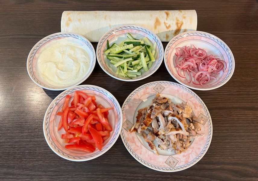 Через восемь минут филе было готово: румяная корочка снаружи и сочное мясо внутри