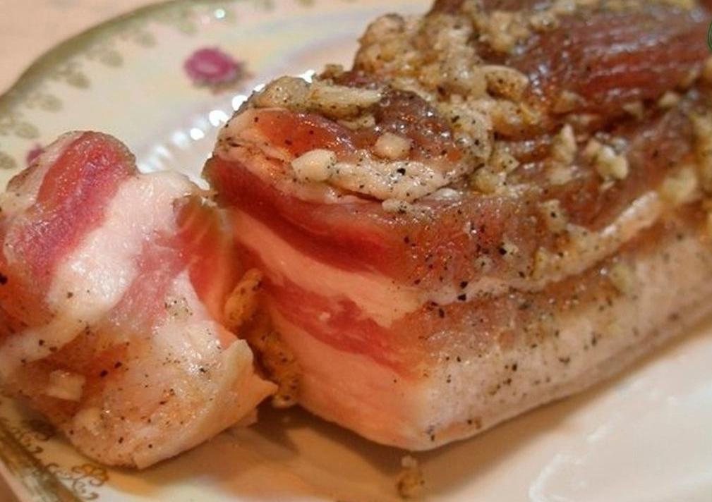 На зображенні може бути: текст «Домашні омашні заготівлі om хлібосольних господинь ЗАСОЛКА САЛА СМАКУ НЕ БУВАЄ»