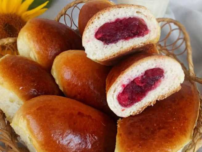 Пиріжки з вишнею – рецепт приготування