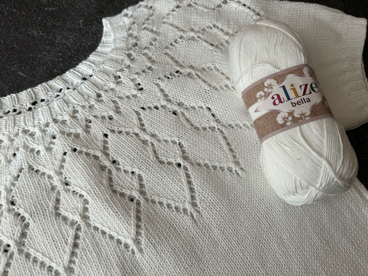 Футболка с ажурной круглой кокеткой Футболка с ажурной круглой кокеткой