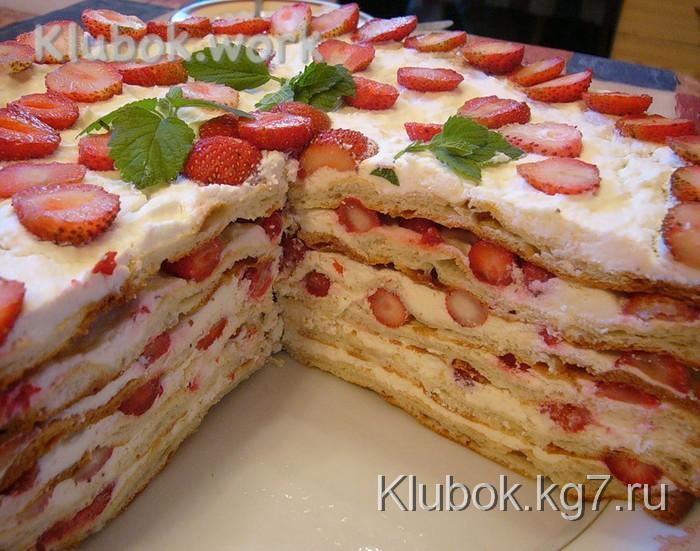 Торт с клубнично-творожным кремом Торт с клубнично-творожным кремом