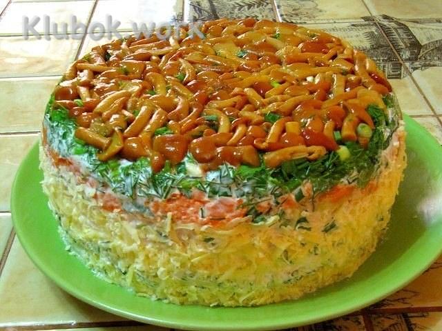 Салат Грибная поляна с опятами Салат Грибная поляна с опятами